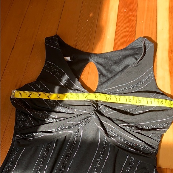 Black Bali Flattering Body Con Dress - Picture 6 of 9